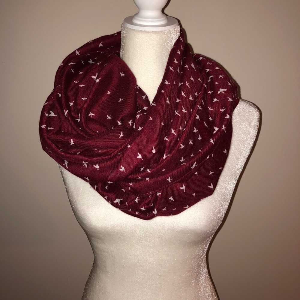 NWOT red Circle scarf with white doves